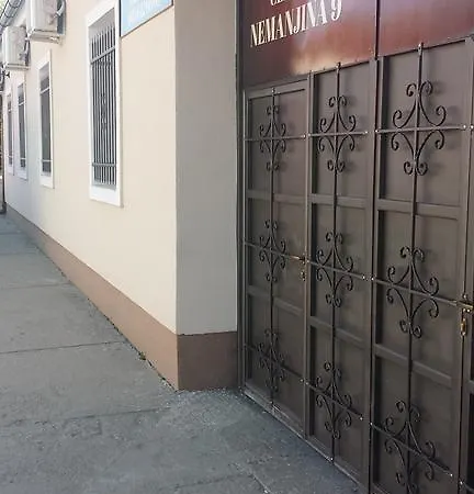 Centar Lux بيت ضيافة 3*