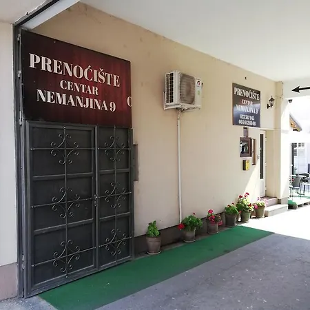 Centar Lux بيت ضيافة 3*